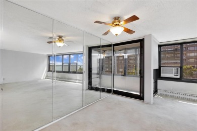 Sought-after waterfront building (32) High floor with