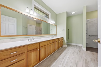 Luxury Living on the Golf Course - Dual Suites, Enclosed