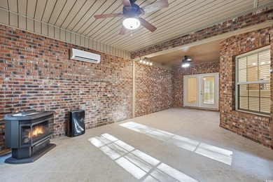 Luxury Living on the Golf Course - Dual Suites, Enclosed