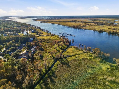 Luxury Living on the Golf Course - Dual Suites, Enclosed