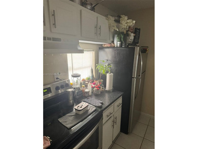 GREAT OPPOTUNITY FOR INVESTOR! Unit located on the second floor