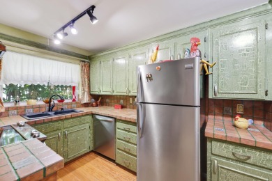 Welcome to 700 NE Harbour Terr -- a bright and inviting condo