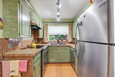 Welcome to 700 NE Harbour Terr -- a bright and inviting condo