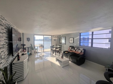 Gorgeous fully renovated apt in Sunny Isles, right on the Bay