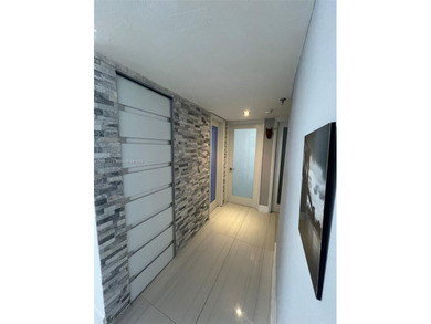 Gorgeous fully renovated apt in Sunny Isles, right on the Bay