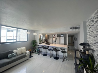 Gorgeous fully renovated apt in Sunny Isles, right on the Bay