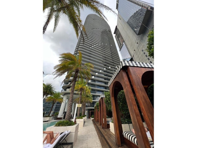 Welcome to SLS LUX BRICKELL!! This stunning residence offers