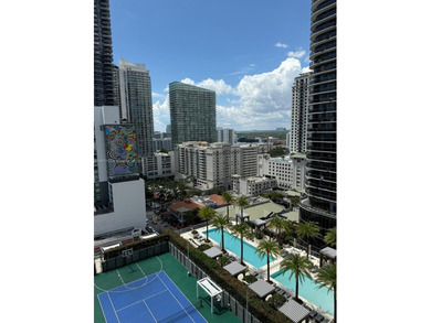 Welcome to SLS LUX BRICKELL!! This stunning residence offers