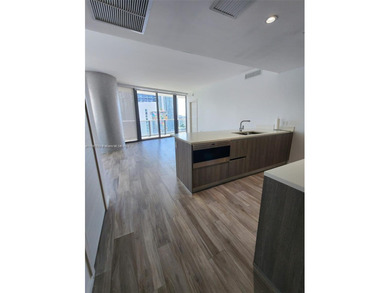 Welcome to SLS LUX BRICKELL!! This stunning residence offers