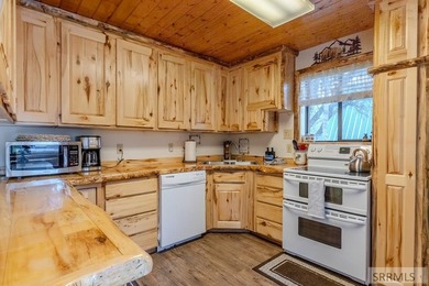 Charming Aspen Ridge Cabin Retreat - Rare opportunity in the
