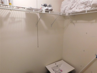 Immaculate 930 ft First floor convertible Winston Park unit in