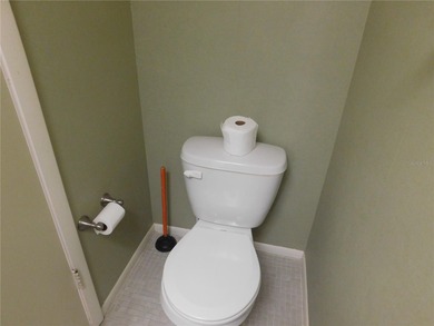 Immaculate 930 ft First floor convertible Winston Park unit in