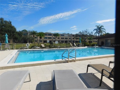 Immaculate 930 ft First floor convertible Winston Park unit in