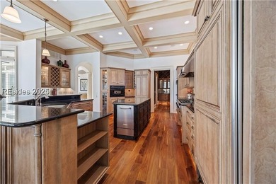 Don't miss out on this spectacular buy! Stunning 2nd-row corner