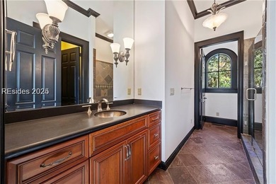 Don't miss out on this spectacular buy! Stunning 2nd-row corner