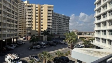 Condo 1 Bedroom, 1.5 Bath. Just a few steps from the Beach