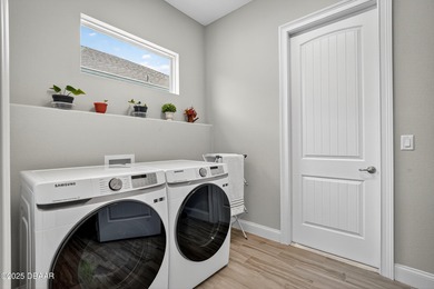 LAKEFRONT, Mosaic Daytona home, with RARE 4-CAR GARAGE large