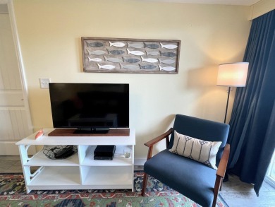 LAKEFRONT SUMMERHOUSE VILLA presents a Colorful, Casual