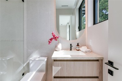 Welcome to CASA GRANDE, a dramatic 7BD/7BA modern residence