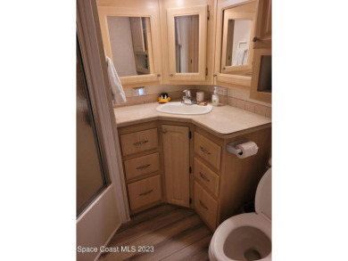 1 bedroom with 2 lofts (3 queen beds), 3 pools, 2006 Kropt model