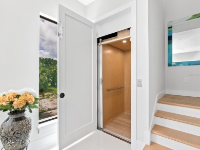 Are you dreaming of the ideal uptown location close to