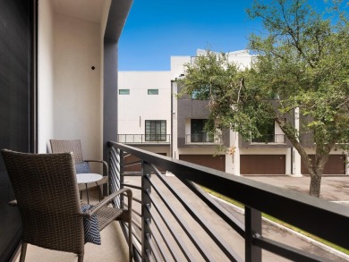 Are you dreaming of the ideal uptown location close to