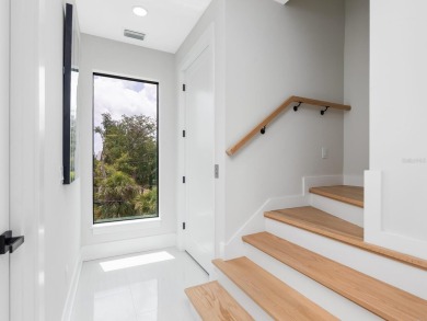 Are you dreaming of the ideal uptown location close to