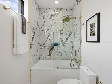 Are you dreaming of the ideal uptown location close to