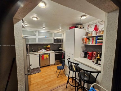 This well-positioned condo offers versatile living with