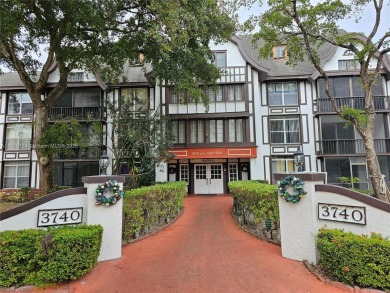 This well-positioned condo offers versatile living with