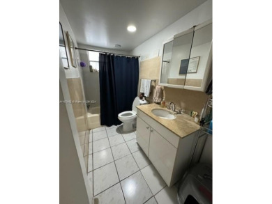 North Beach 1 bedroom with open kitchen, Private balcony that