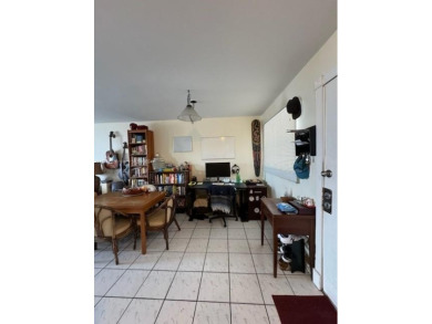 North Beach 1 bedroom with open kitchen, Private balcony that