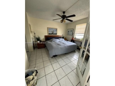 North Beach 1 bedroom with open kitchen, Private balcony that