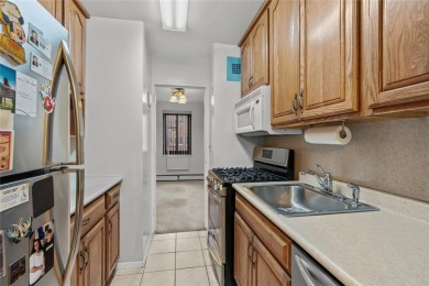 Commuter's Dream! 2 bedrooms, 2 bathrooms with terrace with