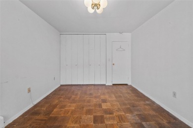 Commuter's Dream! 2 bedrooms, 2 bathrooms with terrace with