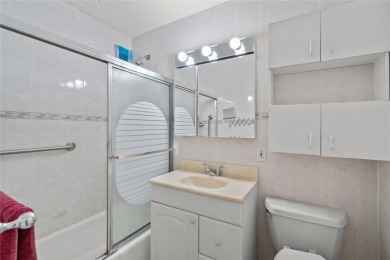 Commuter's Dream! 2 bedrooms, 2 bathrooms with terrace with