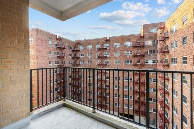 Commuter's Dream! 2 bedrooms, 2 bathrooms with terrace with