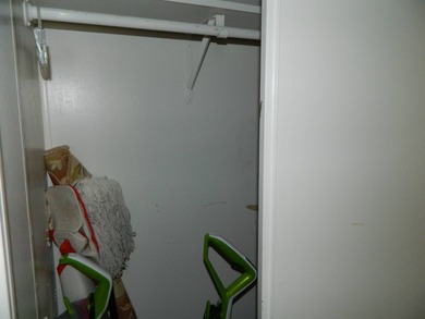 1983 Palm Harbor home offers 936 sq ft of inside living space