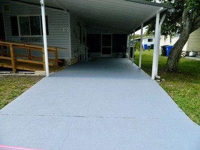 1983 Palm Harbor home offers 936 sq ft of inside living space