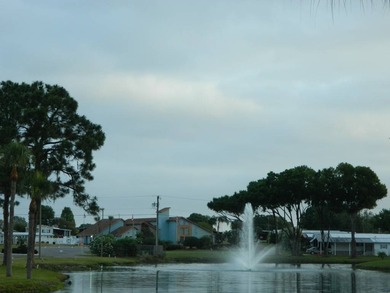 1983 Palm Harbor home offers 936 sq ft of inside living space