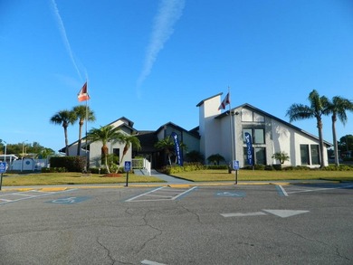 1983 Palm Harbor home offers 936 sq ft of inside living space
