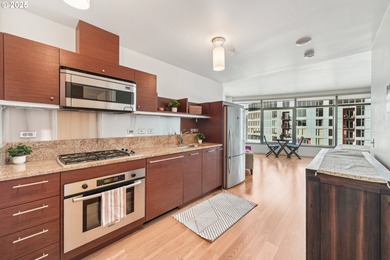 Stunning Condo in the Iconic John Ross Building #2202- South
