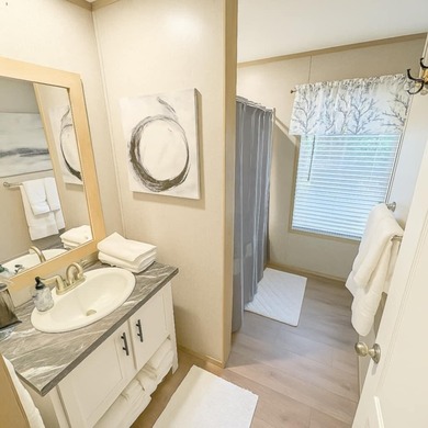 Charming 3-Bedroom Home Near Bull Shoals Lake!This beautifully