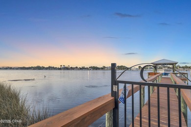 RARE WATERFRONT. LAGOON-MOUTH PROXIMITY. PRIVATE DOCK + LIFT