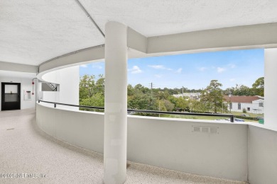 Murray Hill 4th floor end unit condominium in popular 55+