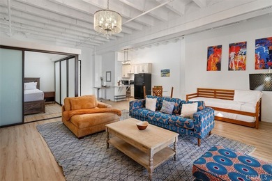 Welcome to this stunning high ceiling loft on the ninth floor of