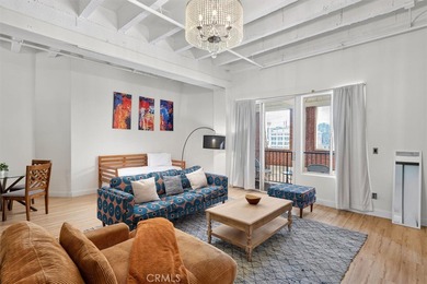 Welcome to this stunning high ceiling loft on the ninth floor of