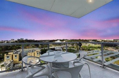 PRICE REDUCTION - FANTASTIC OPPORTUNITY!  Experience the height