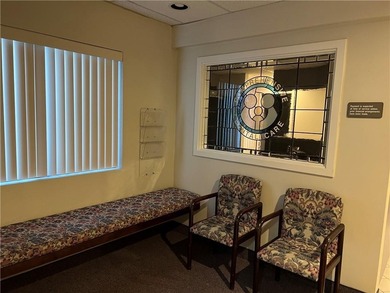 Office condominium in excellent location with easy on/off access