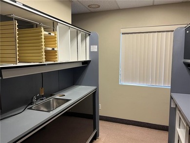 Office condominium in excellent location with easy on/off access